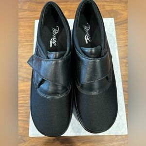 NIB Berries by Aetrex Black X-Wide Women’s Shoe, Sz 10